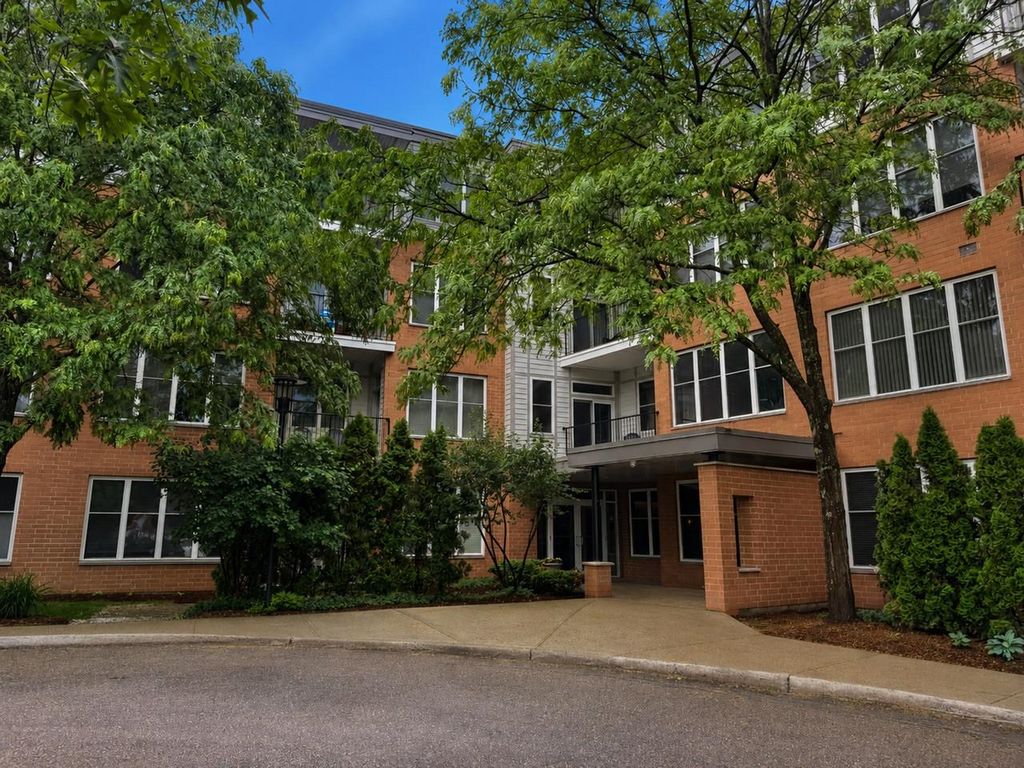 370 Farrell St Apt 118, South Burlington, VT 05403