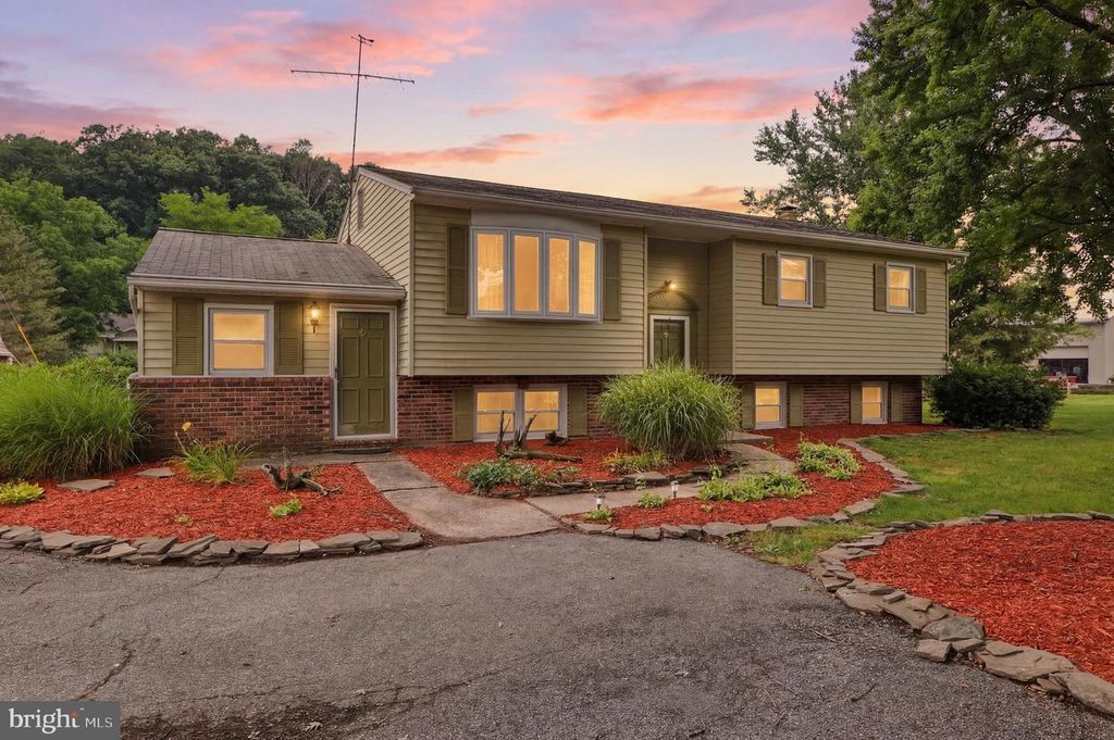 1123 YORK RD, Mechanicsburg, PA 17055