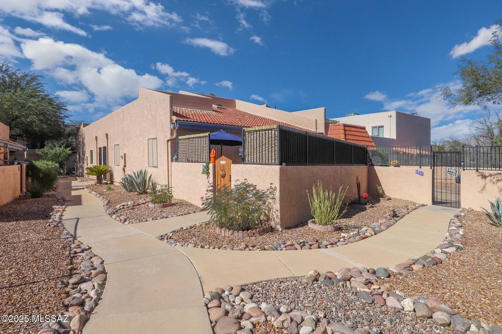 5935 E Sahuaro Ranch Drive, Tucson, AZ 85712