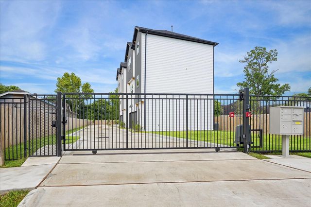 1032 Marcolin Street, Houston, TX 77088