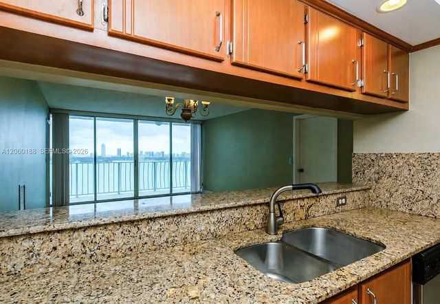 7601 E Treasure Drive 1807, North Bay Village, FL 33141