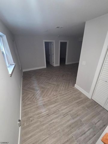 72 Hamilton St, East Orange City, NJ 07017