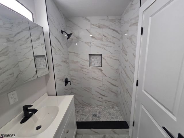 72 Hamilton St, East Orange City, NJ 07017