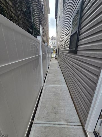 72 Hamilton St, East Orange City, NJ 07017