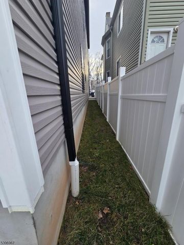 72 Hamilton St, East Orange City, NJ 07017