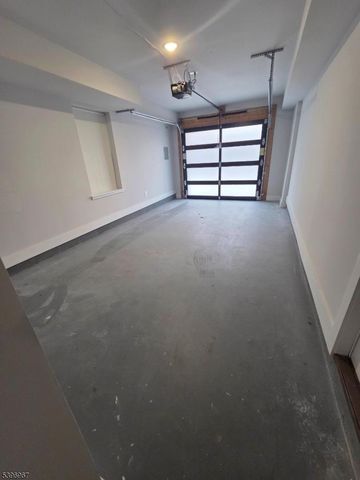 72 Hamilton St, East Orange City, NJ 07017