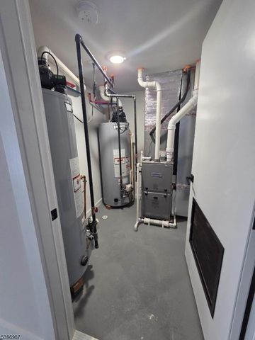 72 Hamilton St, East Orange City, NJ 07017