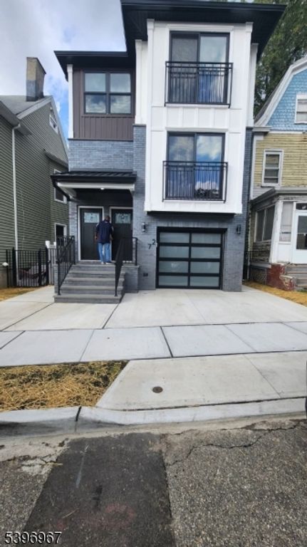 72 Hamilton St, East Orange City, NJ 07017