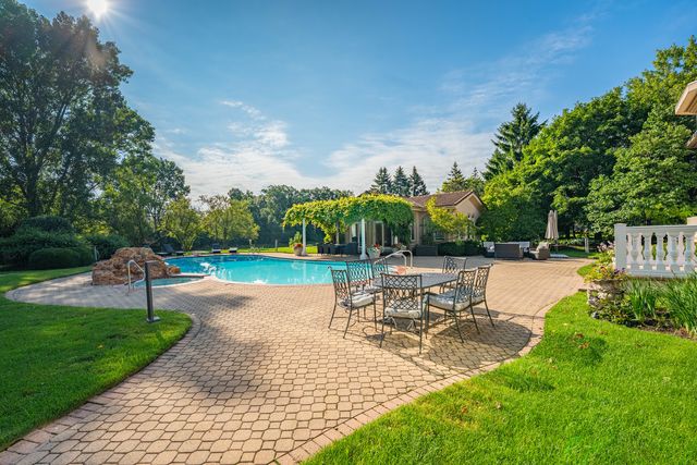 1683 Braeside Lane, Northbrook, IL 60062