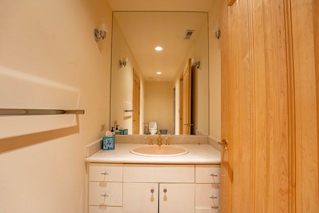 1683 Braeside Lane, Northbrook, IL 60062