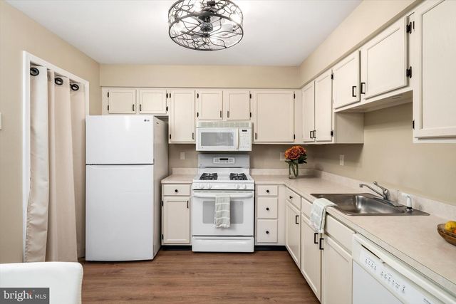 121 ANDOVER PL, Robbinsville, NJ 08691