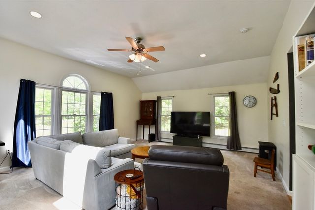 5 Eleanor La, Charlton, MA 01507