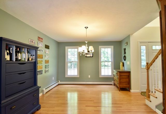 5 Eleanor La, Charlton, MA 01507