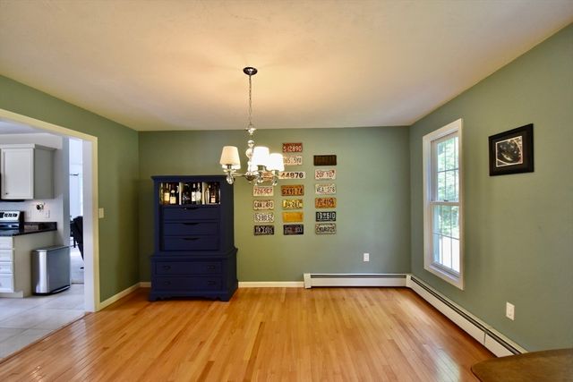 5 Eleanor La, Charlton, MA 01507