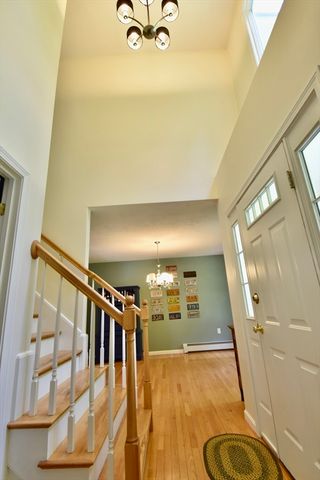 5 Eleanor La, Charlton, MA 01507