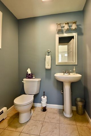 5 Eleanor La, Charlton, MA 01507