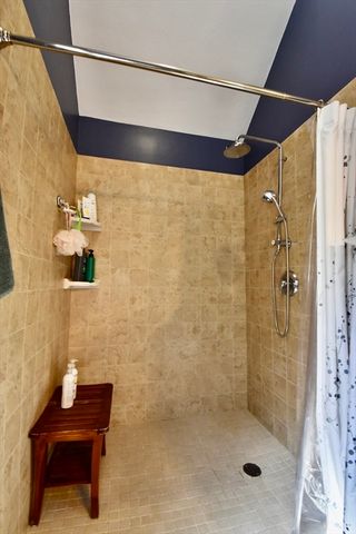 5 Eleanor La, Charlton, MA 01507