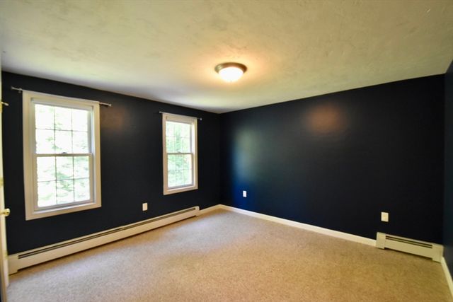 5 Eleanor La, Charlton, MA 01507