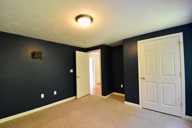 5 Eleanor La, Charlton, MA 01507