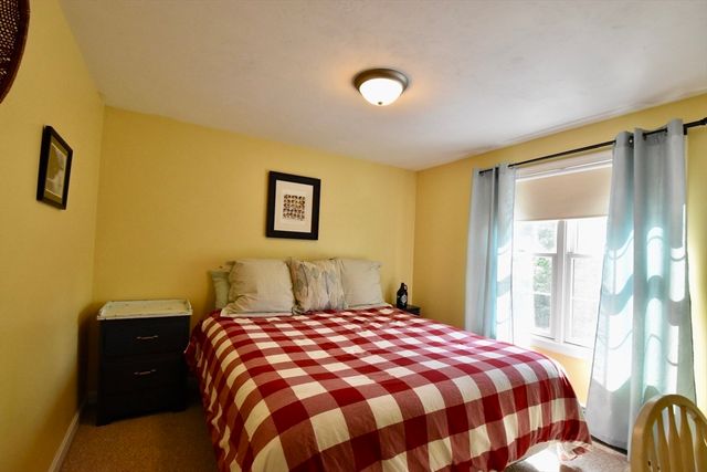 5 Eleanor La, Charlton, MA 01507