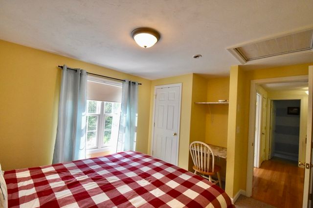 5 Eleanor La, Charlton, MA 01507