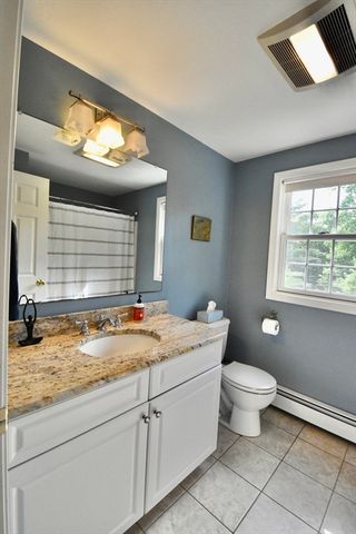 5 Eleanor La, Charlton, MA 01507
