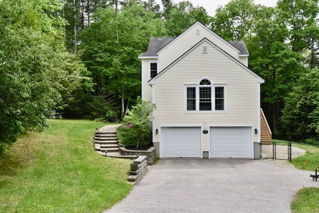 5 Eleanor La, Charlton, MA 01507