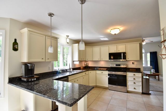 5 Eleanor La, Charlton, MA 01507