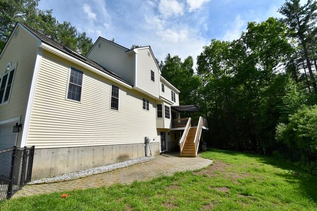 5 Eleanor La, Charlton, MA 01507