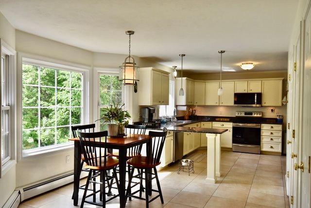5 Eleanor La, Charlton, MA 01507
