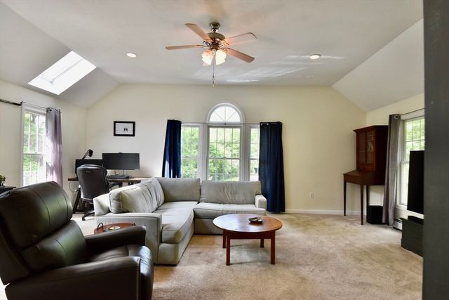 5 Eleanor La, Charlton, MA 01507