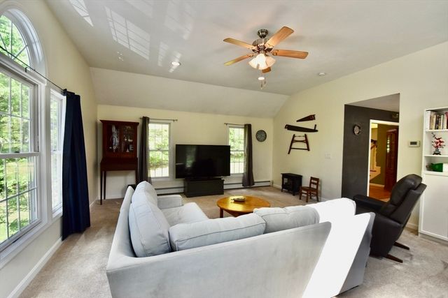 5 Eleanor La, Charlton, MA 01507