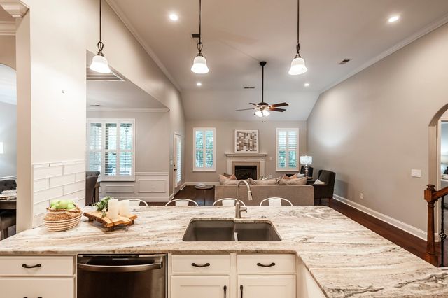 210 Abiding Pl, Goodlettsville, TN 37072