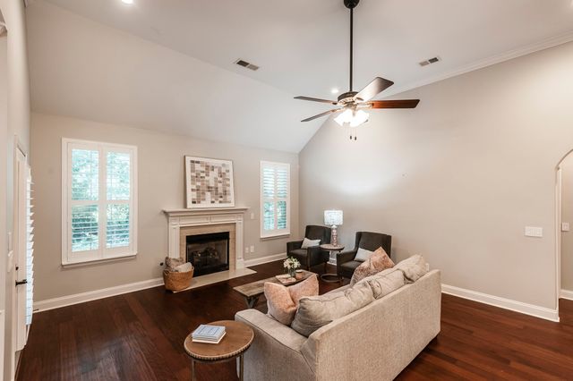 210 Abiding Pl, Goodlettsville, TN 37072