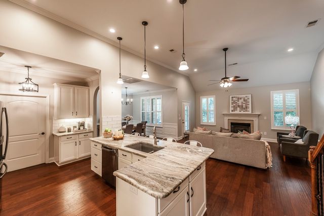 210 Abiding Pl, Goodlettsville, TN 37072