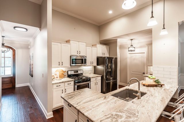 210 Abiding Pl, Goodlettsville, TN 37072