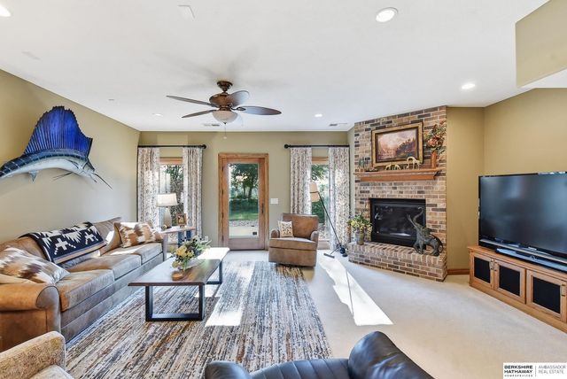 16060 S 63rd Street, Papillion, NE 68133