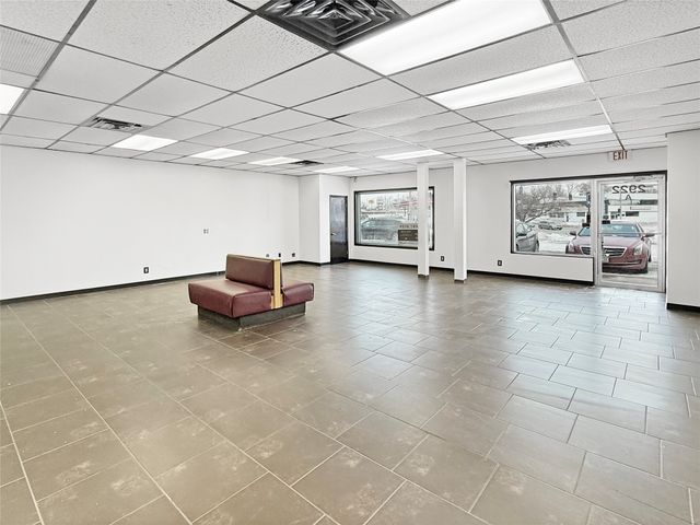 2922 Merle Hay Road, Des Moines, IA 50310