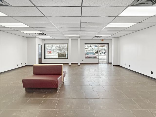 2922 Merle Hay Road, Des Moines, IA 50310