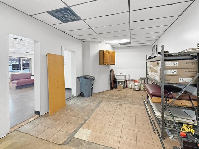 2922 Merle Hay Road, Des Moines, IA 50310