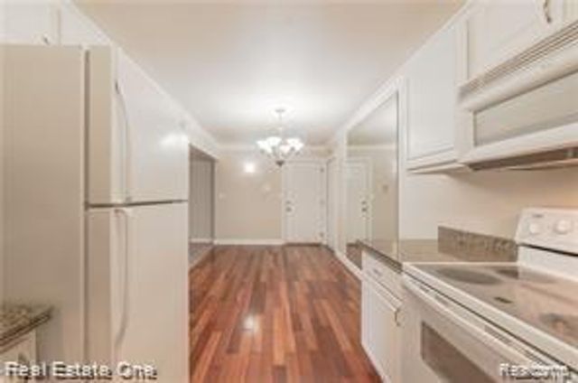 2377 WALTON Boulevard 15, Rochester Hills, MI 48309