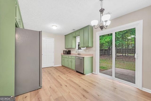 521 Sarahs Lane, Locust Grove, GA 30248