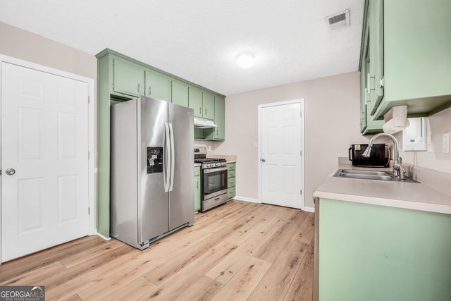 521 Sarahs Lane, Locust Grove, GA 30248