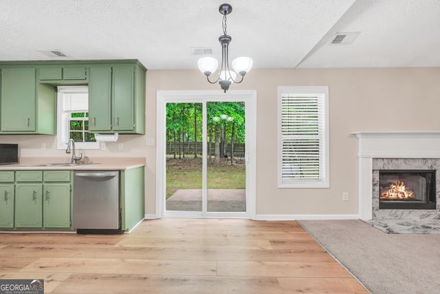 521 Sarahs Lane, Locust Grove, GA 30248