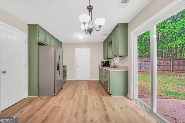 521 Sarahs Lane, Locust Grove, GA 30248