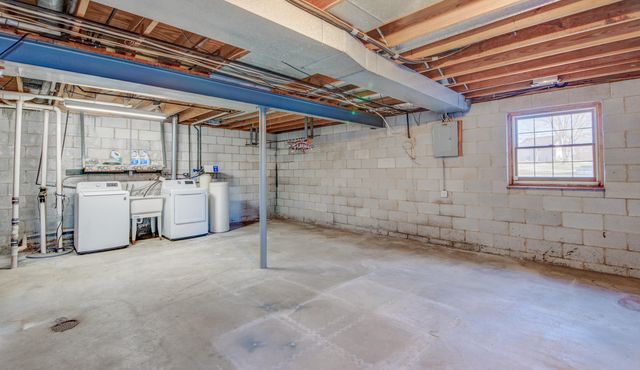 611 Bayberry Court, Valparaiso, IN 46385