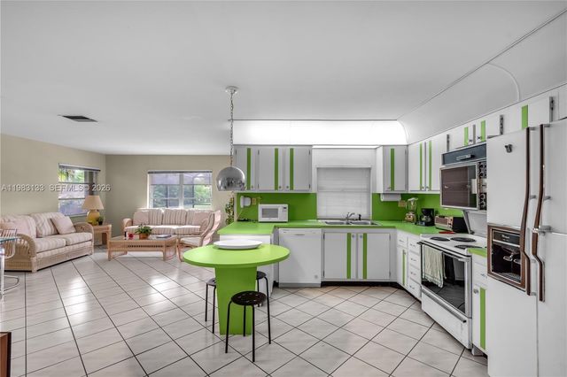 16623 Waters Edge Dr, Weston, FL 33326