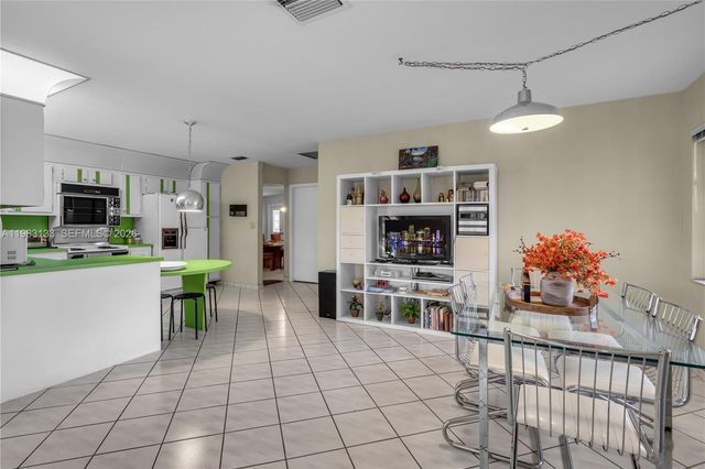 16623 Waters Edge Dr, Weston, FL 33326