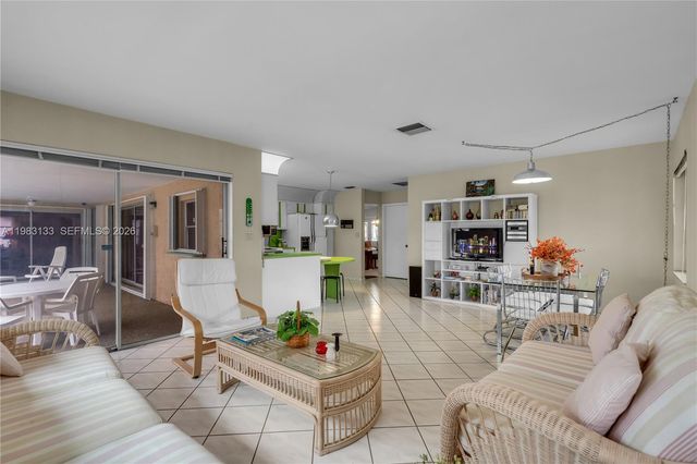 16623 Waters Edge Dr, Weston, FL 33326