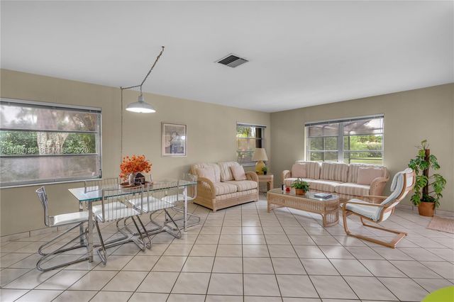 16623 Waters Edge Dr, Weston, FL 33326